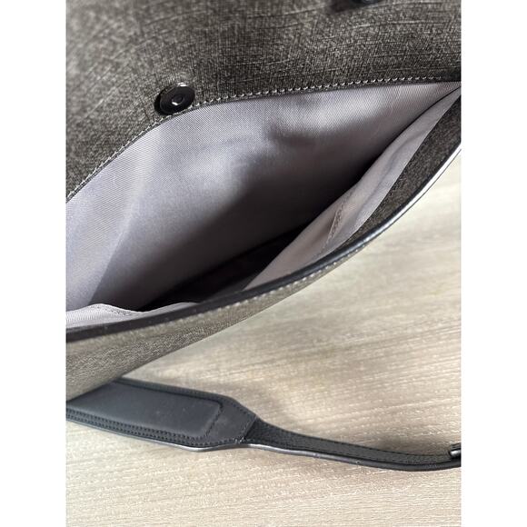 Tumi Stanton Anita Porfolio Briefcase Messenger Bag in Grey Black Shoulder Strap - Picture 10 of 10
